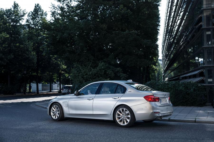  BMW 330e (F30) 2016 года  (WW) (фото 40 из 40)